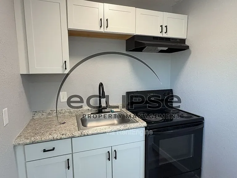 Summit View Apartments — Photo 84