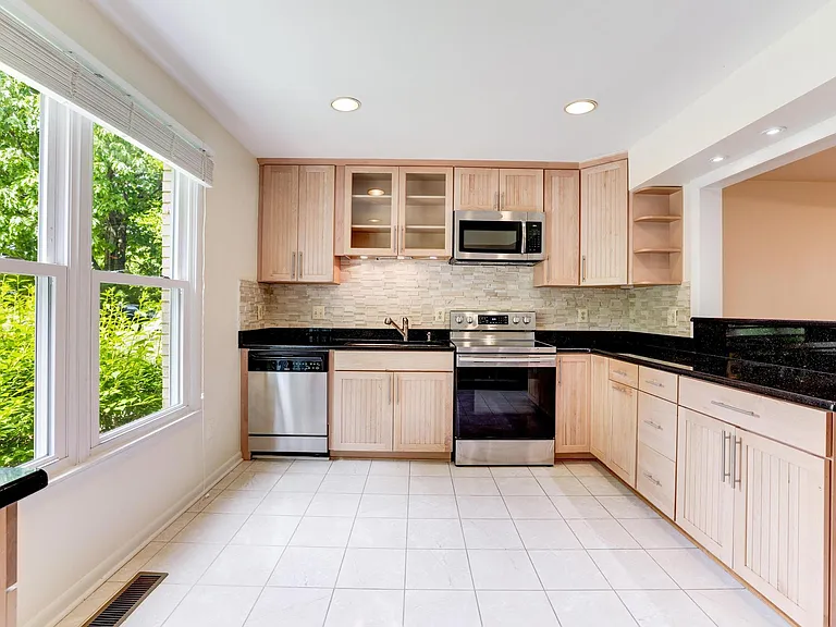 8509 Jeffersonian Ct — Photo 6