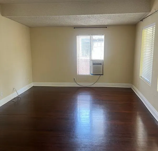 428 Cypress Ave — Photo 9