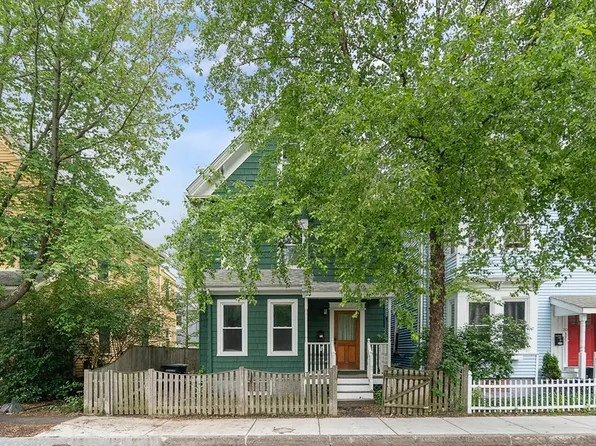 28 Summer St #1, Somerville, MA 02143