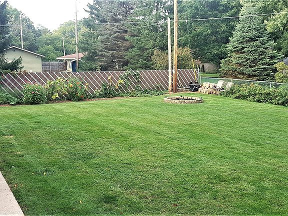 3rd image of 1942 Mitten Ct
