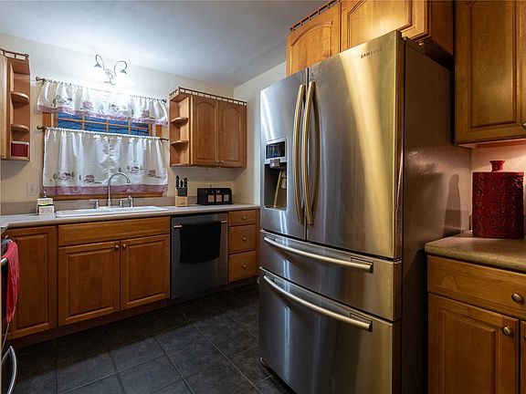 5th image of 8 Roseville Ave
