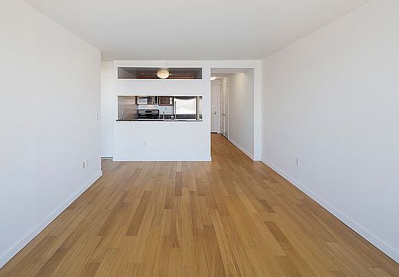 5th image of 260 W 54th St APT 17D
