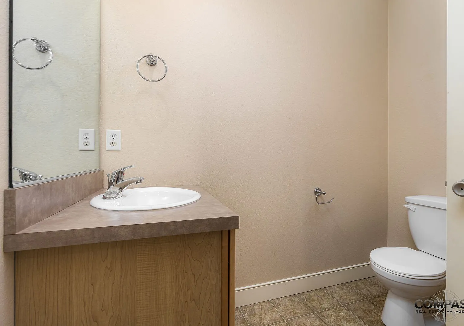 Spacious Townhome Conveniently Located With In-Unit Laundry — Photo 4
