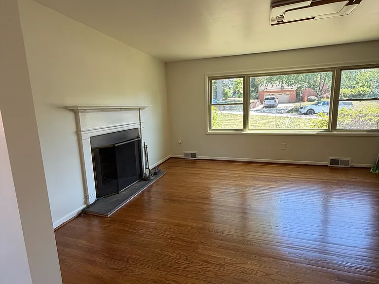1214 Lakemont Dr — Photo 6