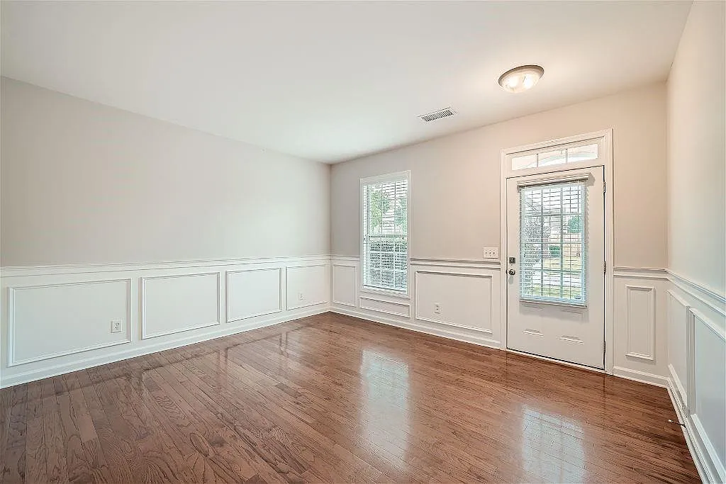 4 bed, 3.5 bath, 3155 sqft, $2,700 — Photo 4