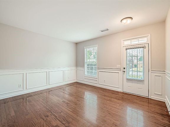 4th image of 5080 Skylark Creek Ct
