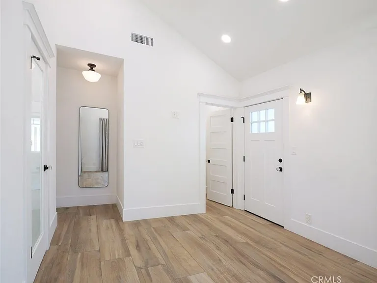 446 W 40th St — Photo 10