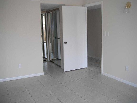 4th image of 430 NW 214th St APT 102