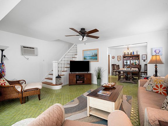 4th image of 6303 Monmouth Ave