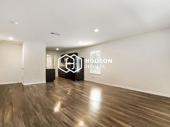 4th image of 5908 Oakdale Dr