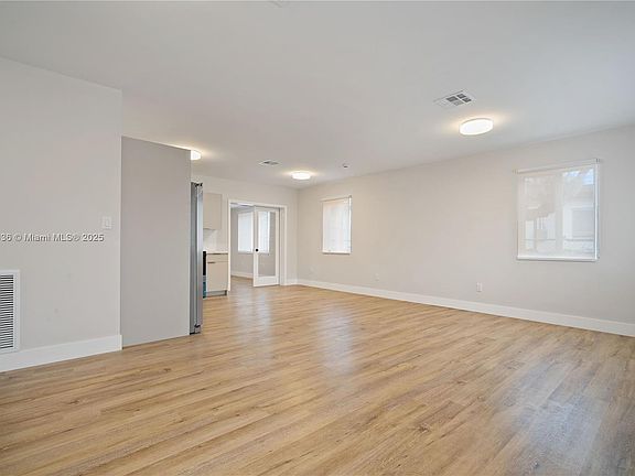 5th image of 15610 NE 15th Ct