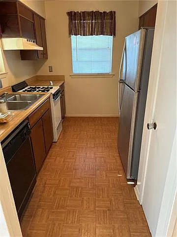 2804 Longwood Dr #C — Photo 5