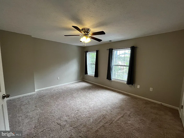 202 Carroll Dr — Photo 8