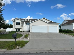 3808 13th St S, Moorhead, MN 56560