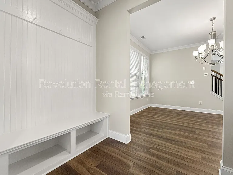 105 W Dixie Ave SE — Photo 3