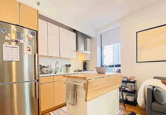 2nd image of 137 Nelson St #B4