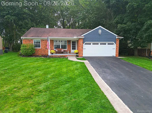 1975 Teaneck Cir, Wixom, MI 48393