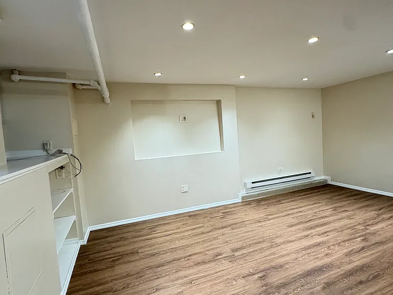 614 49th St #BASEMENT — Photo 2