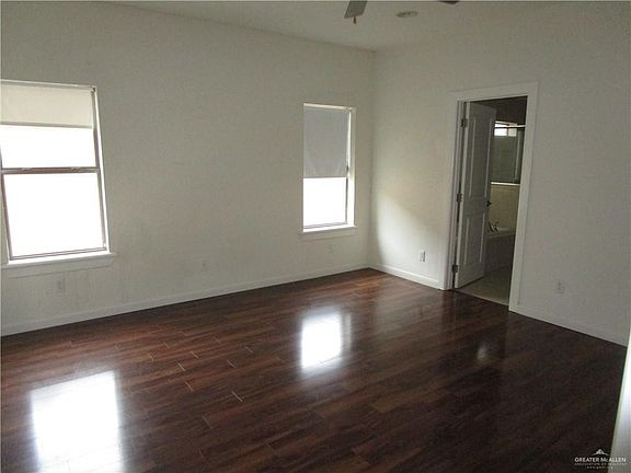 5th image of 600 E Sandyhills Ave