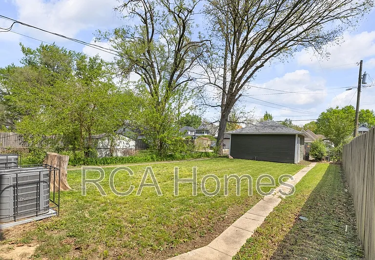 1113 N Oxford St — Photo 11