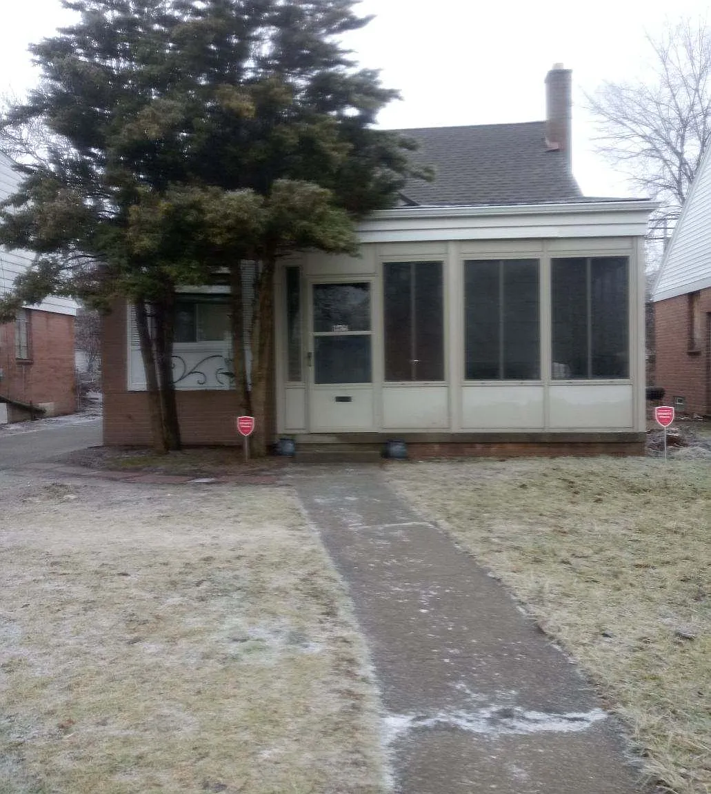 W Outer Dr, Detroit — Photo 4