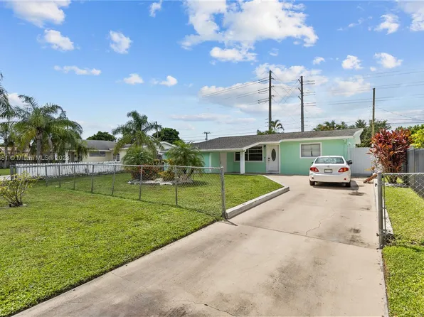 2390 W Lakewood Rd, West Palm Beach, FL 33406