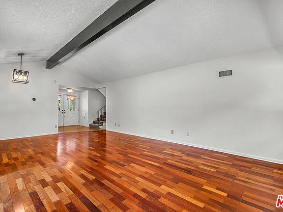 4th image of 4076 Tropico Way
