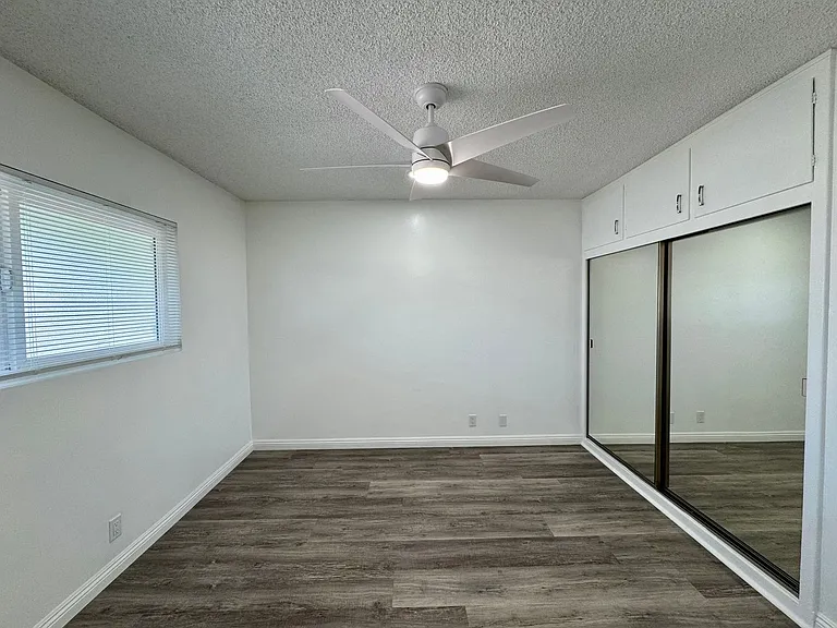 1027 Roswell Ave #4 — Photo 15
