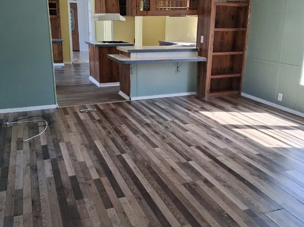 7641 Pike St, Mineral Wells, WV 26150