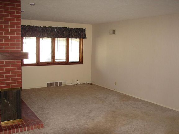 3rd image of 1009 N Carlton Ave