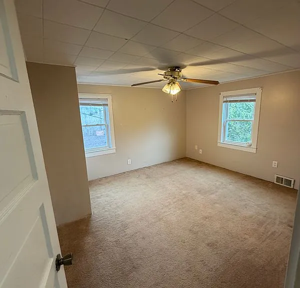 20 N Pine St — Photo 5
