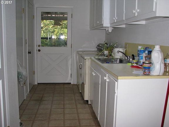5th image of 42166 Vista Dr