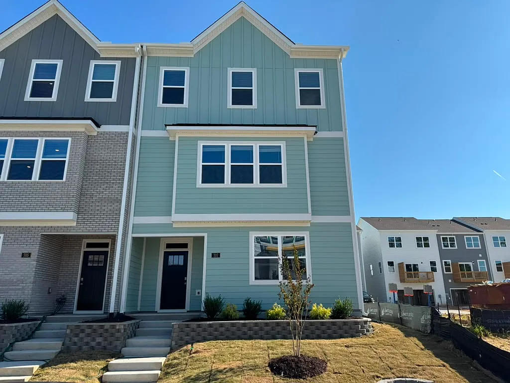 4 bed, 3.5 bath, 2283 sqft, $2,295 — Photo 1