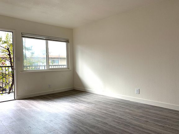 4th image of 2710 Kollmar Dr #32