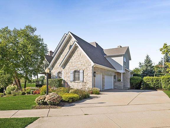 3rd image of 13487 Cambridge Dr