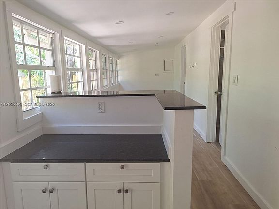 3rd image of 1121 NE 1st Ave