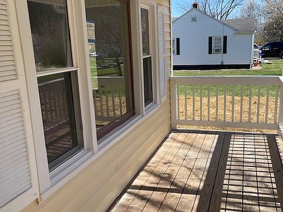 3rd image of 336 W Railroad Ave