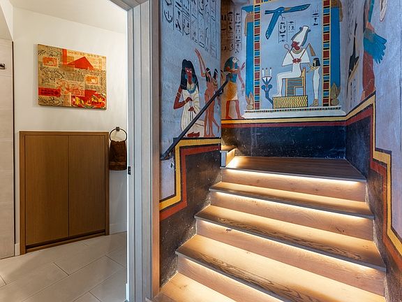 4th image of 8551 Wonderland Ave #1