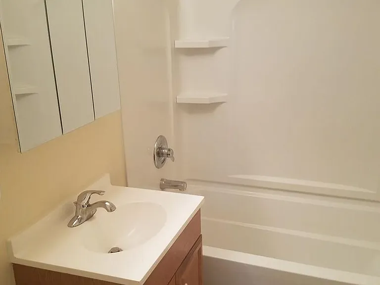 155 Middle Tpke E — Photo 3