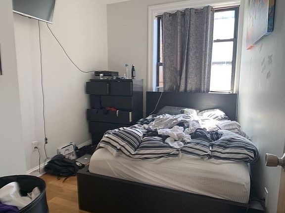 5th image of 132 Thompson St APT 23