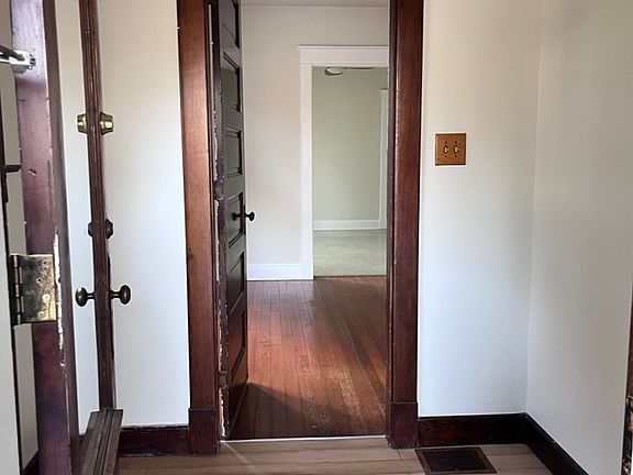 4th image of 611 E Southern Ave