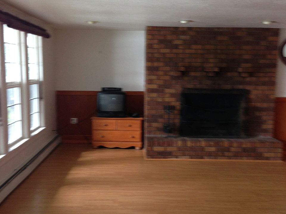 Living Room (Lower)