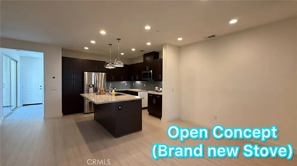 3 bed, 2.5 bath, 1749 sqft, $4,000 — Photo 2