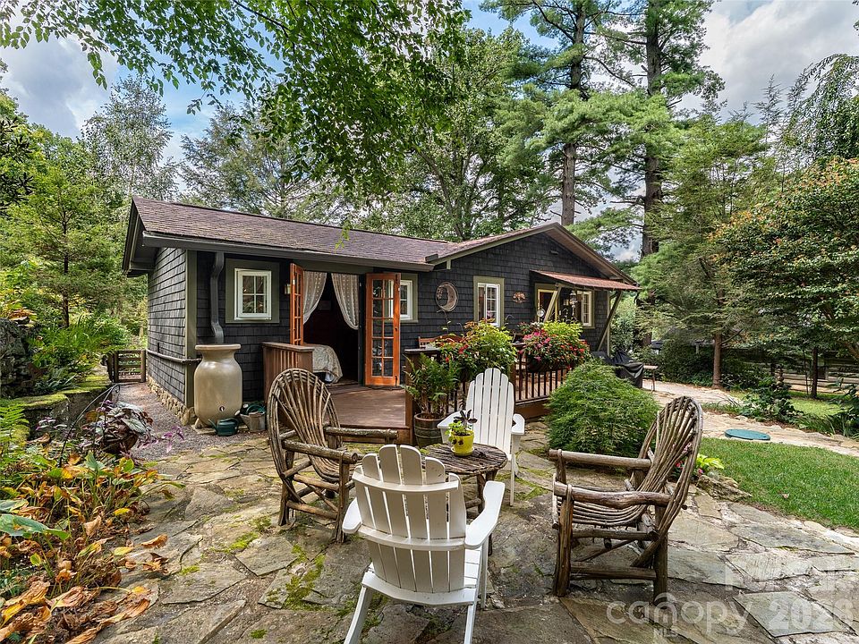 31st image of 85 Chestnut Hill Rd