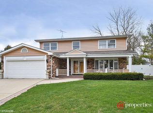 1107 Pine Tree Ln, Libertyville, IL 60048