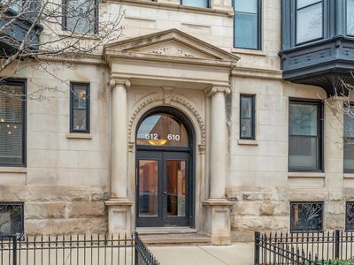 612 W Surf St, Chicago, IL, 60657