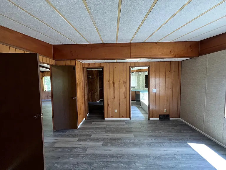 13217 Canyon Rd E — Photo 4