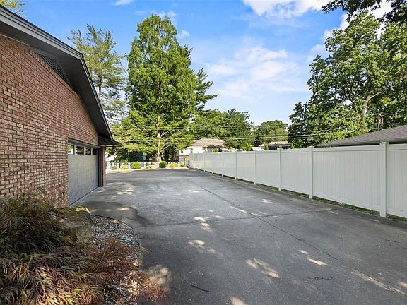 5th image of 1329 N Cape Rock Dr