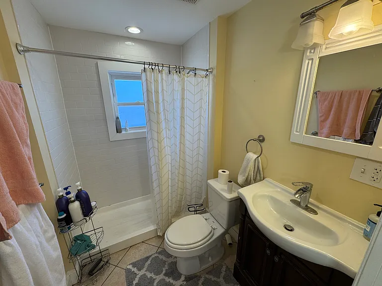208-210 Holland St #2A — Photo 7